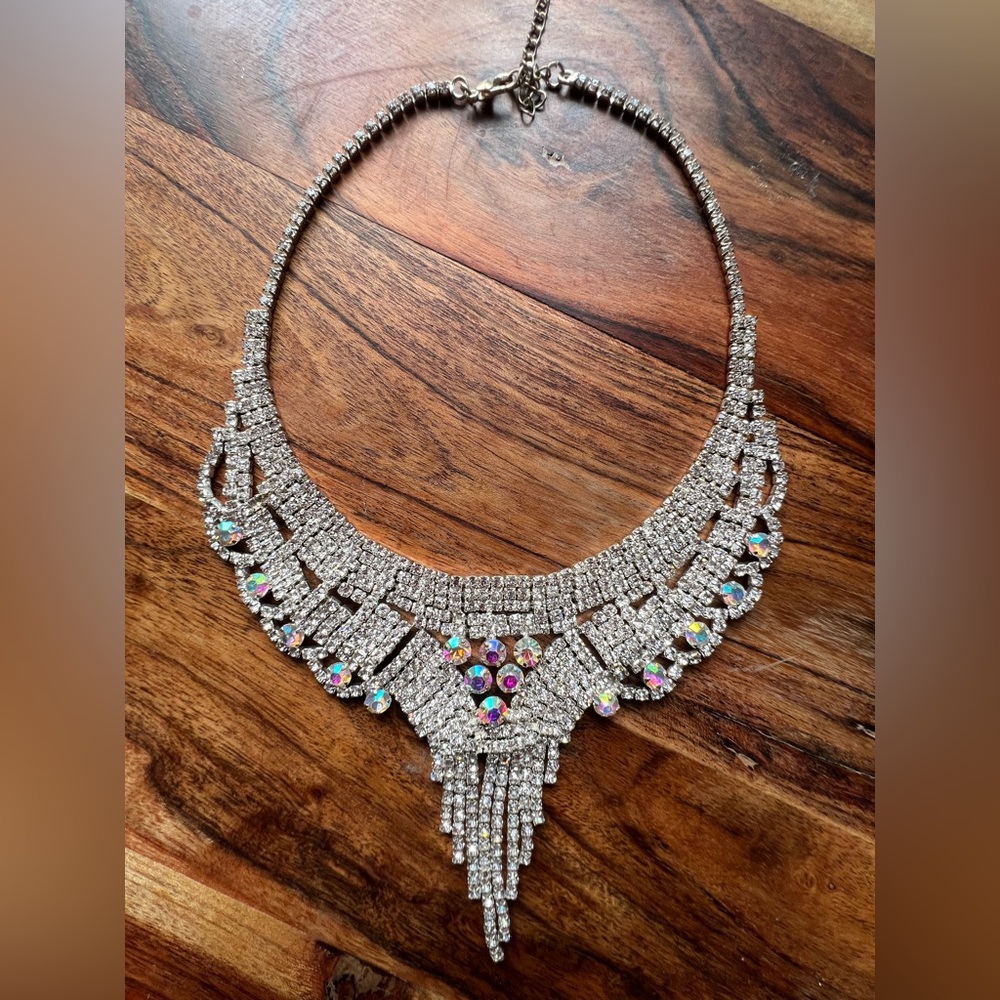 Beautiful Sparkly Rhinestones Necklace with Iridescent effect.